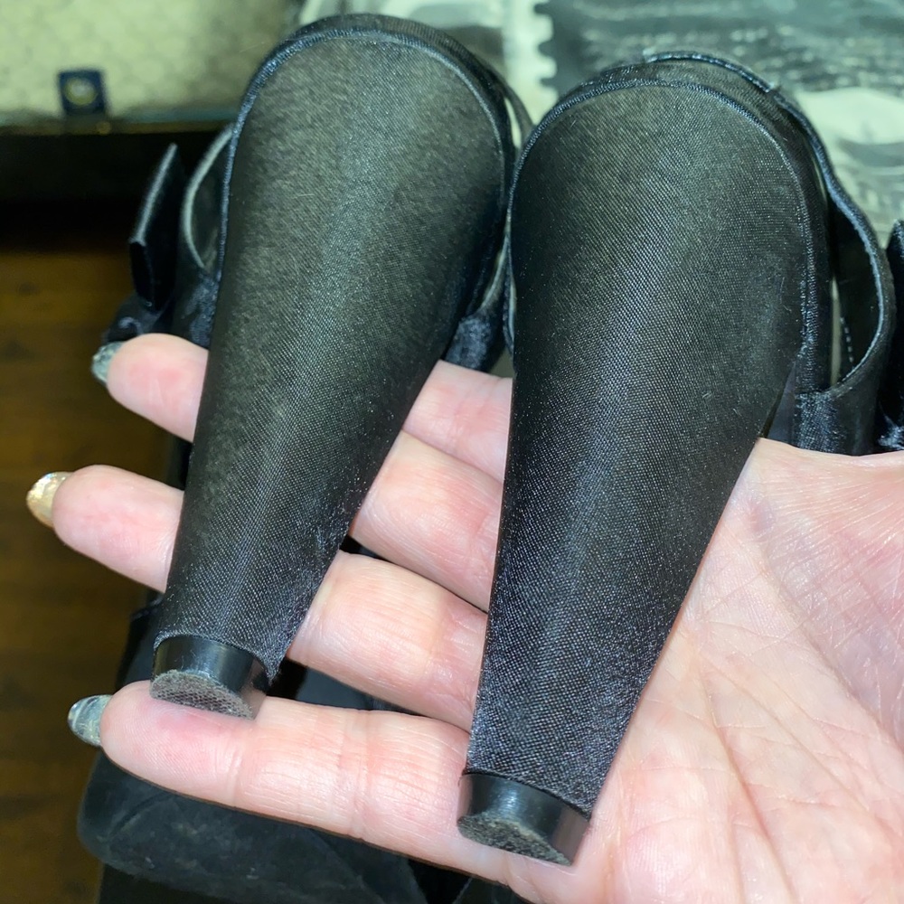 AE heels - Picture 4 of 6